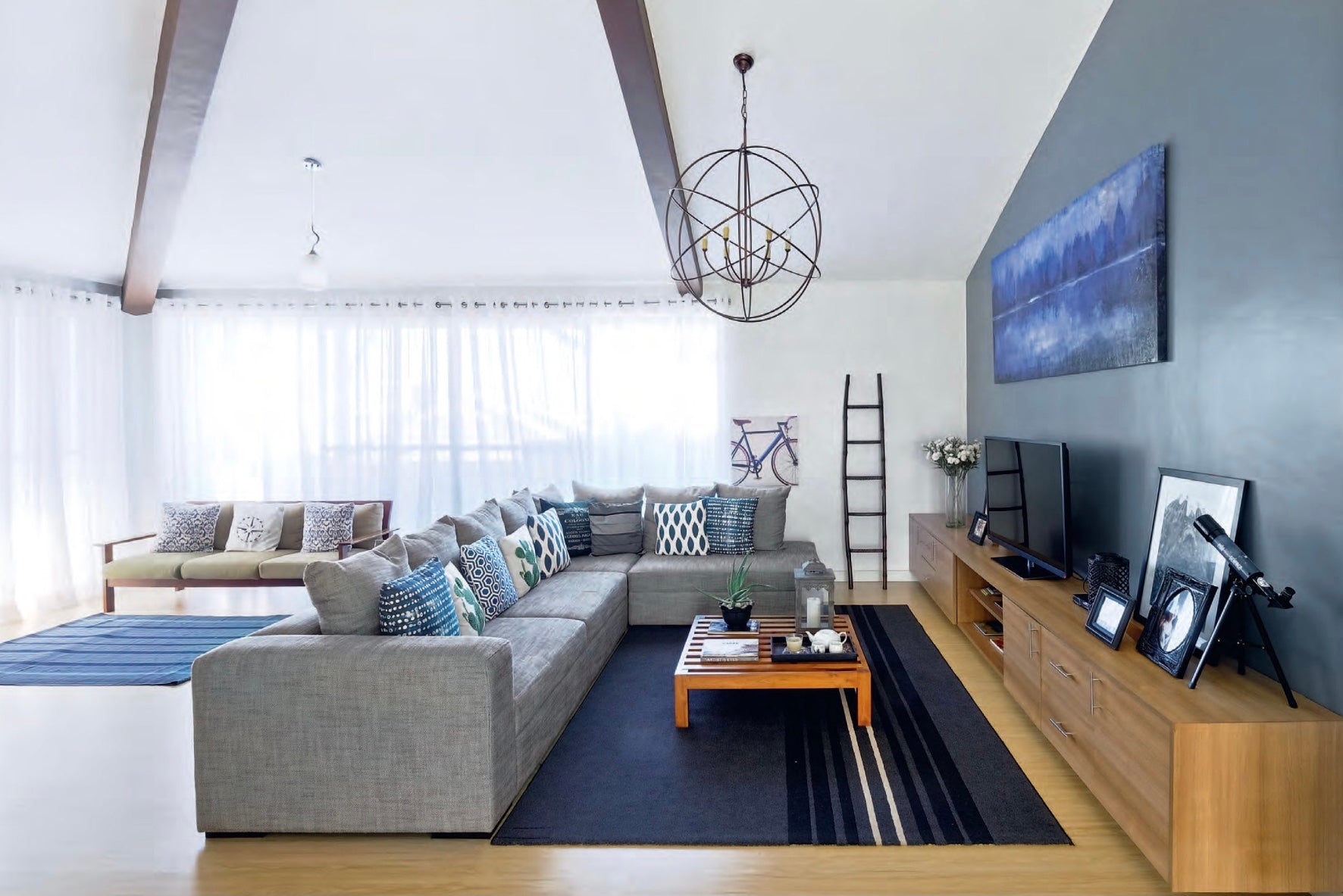 Atlas Globe Drop Light 900Ø