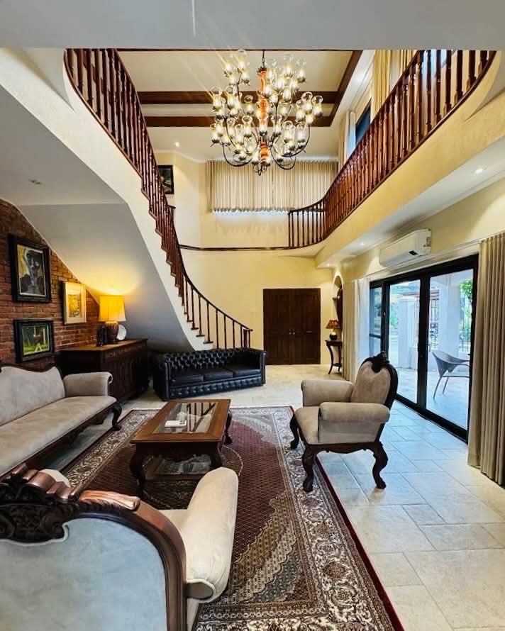 Lindee Chandelier 51