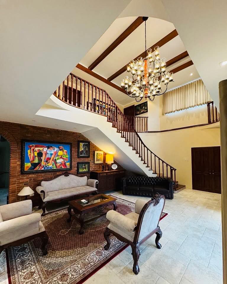 Lindee Chandelier 51