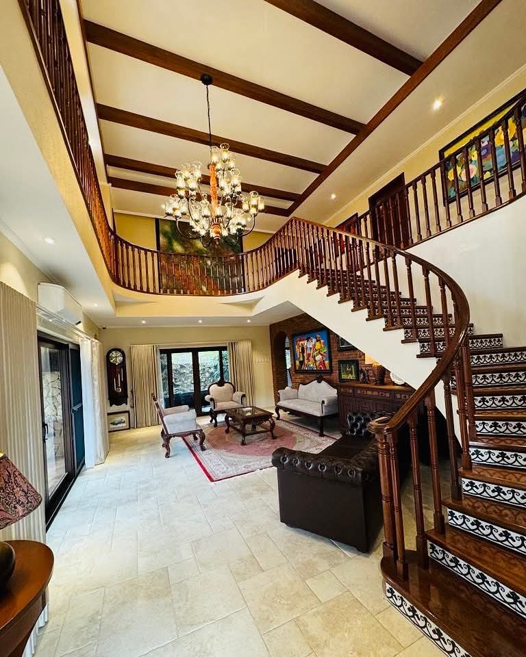 Lindee Chandelier 51