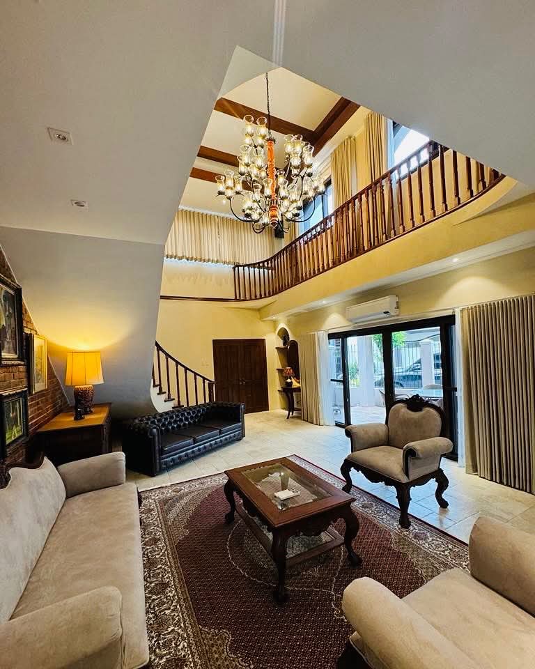 Lindee Chandelier 51